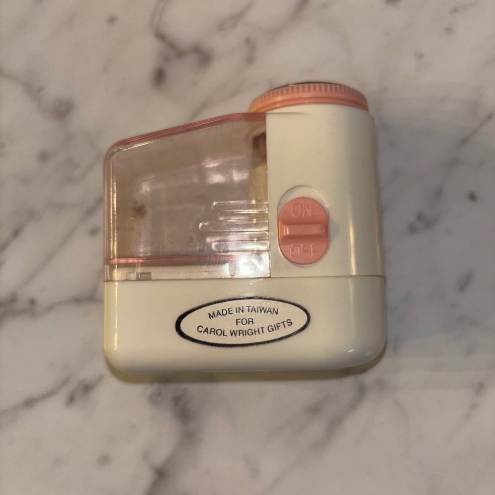Carol Wright Gifts Fabric Shaver Lint Remover Pink Cream Handheld Battery Shaver